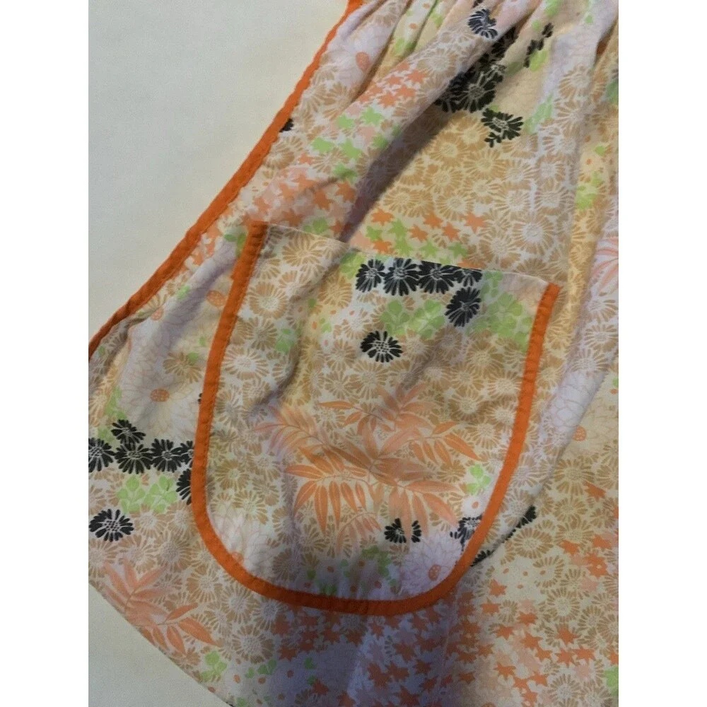 Vintage Handmade  Flowered  with pocket Farm House  Full Kitchen Grandma Apron